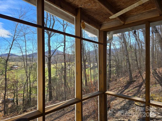 129 Oak Trails Pass, Leicester, NC 28748