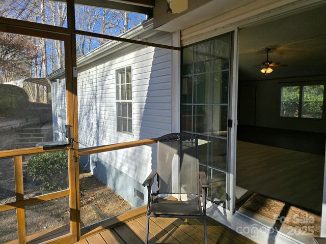 129 Oak Trails Pass, Leicester, NC 28748