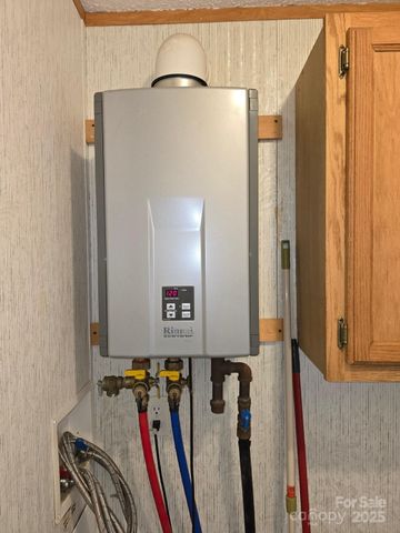 129 Oak Trails Pass, Leicester, NC 28748