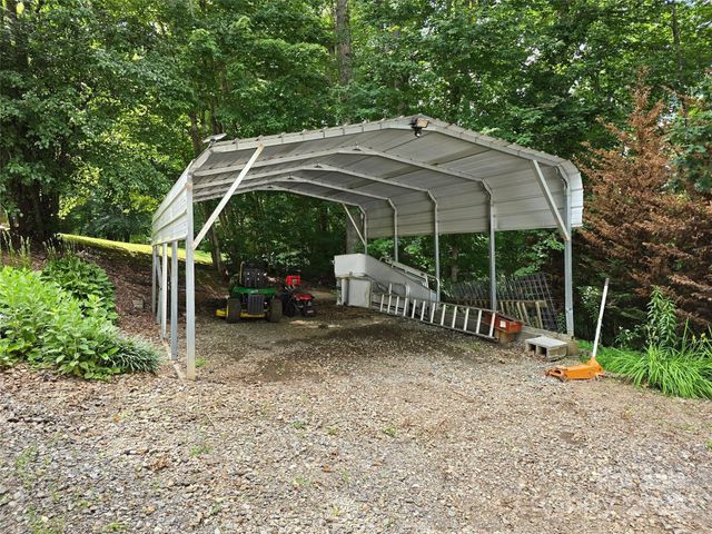 129 Oak Trails Pass, Leicester, NC 28748