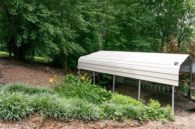 129 Oak Trails Pass, Leicester, NC 28748