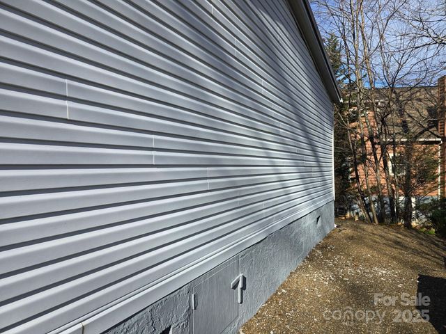 129 Oak Trails Pass, Leicester, NC 28748