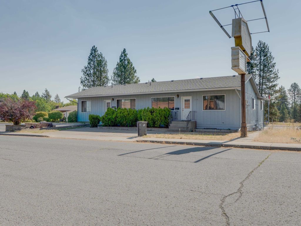 1717 2nd St, Cheney, WA 99004 photo 2
