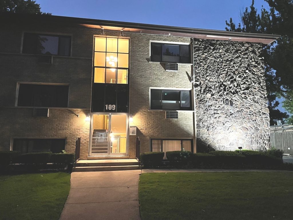 109 S Elmwood Avenue 21, Oak Park, IL 60302