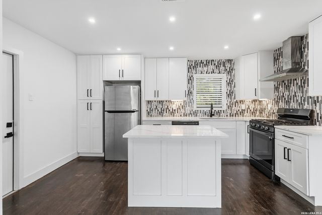551 RADIANCE AVE, San Antonio, TX 78218