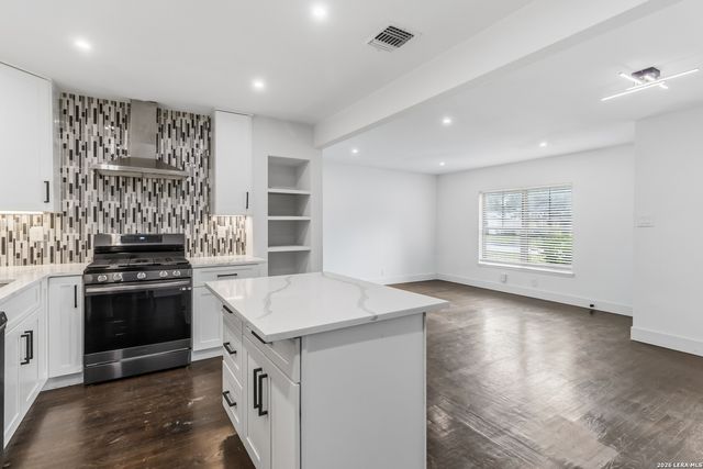 551 RADIANCE AVE, San Antonio, TX 78218