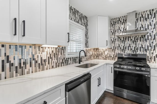 551 RADIANCE AVE, San Antonio, TX 78218