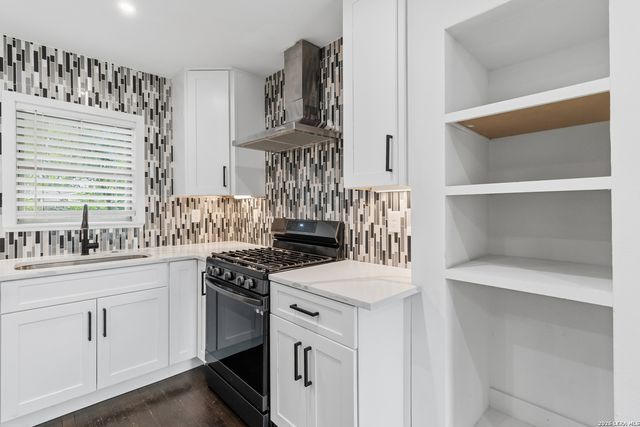 551 RADIANCE AVE, San Antonio, TX 78218