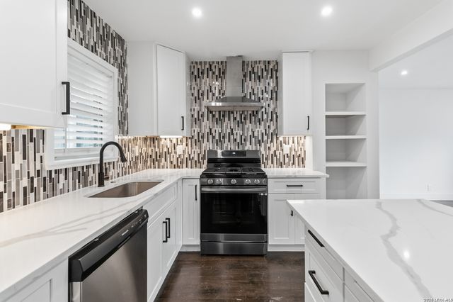 551 RADIANCE AVE, San Antonio, TX 78218