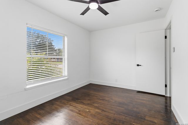 551 RADIANCE AVE, San Antonio, TX 78218