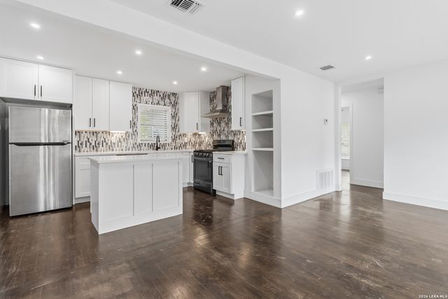 551 RADIANCE AVE, San Antonio, TX 78218
