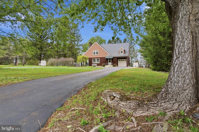 9915 INTERCHANGE RD, Lehighton, PA 18235