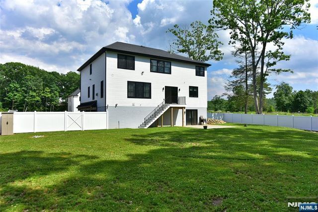 73 Heritage Drive, West Milford, NJ 07480
