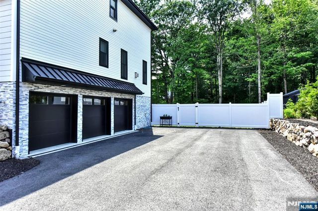 73 Heritage Drive, West Milford, NJ 07480