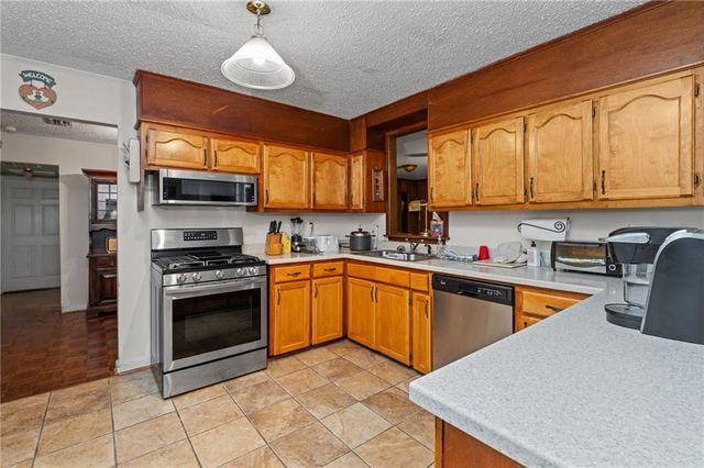 1055 Bishop Wilmer Drive, Mobile, AL 36605