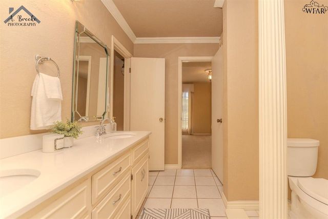 4500 WEEKS PARK LANE, Wichita Falls, TX 76308
