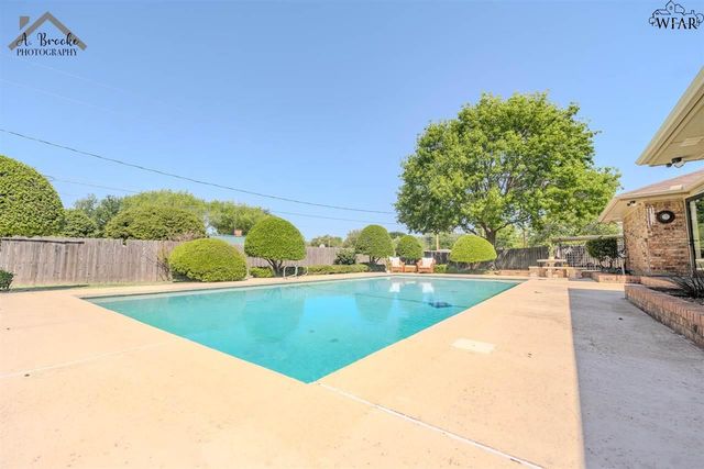 4500 WEEKS PARK LANE, Wichita Falls, TX 76308