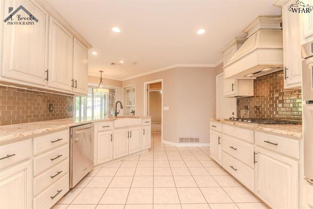 4500 WEEKS PARK LANE, Wichita Falls, TX 76308