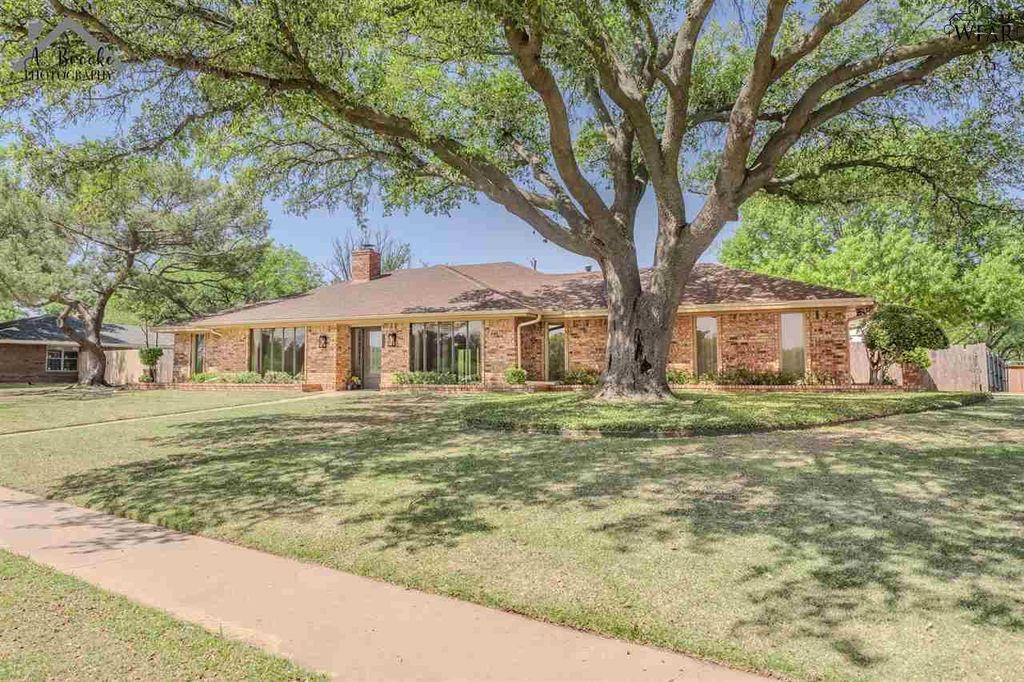 4500 WEEKS PARK LANE, Wichita Falls, TX 76308