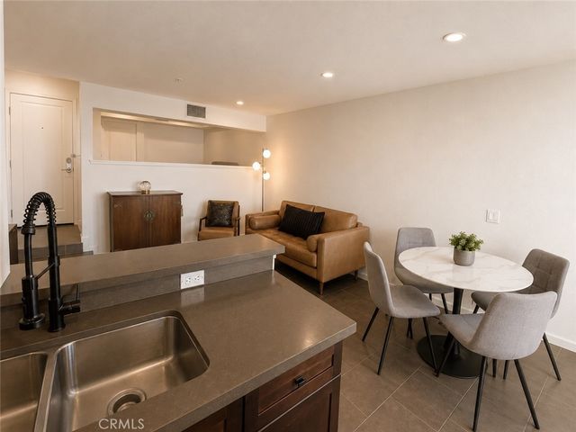 7320 Hawthorn Avenue 318, Los Angeles, CA 90046