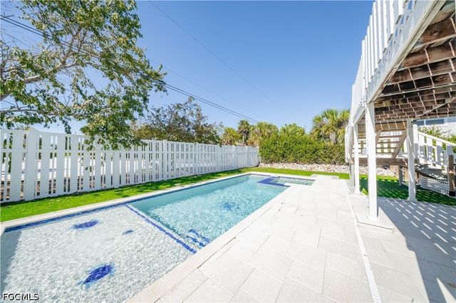 119 Andre Mar DR, Fort Myers Beach, FL 33931