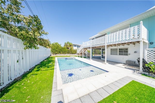 119 Andre Mar DR, Fort Myers Beach, FL 33931