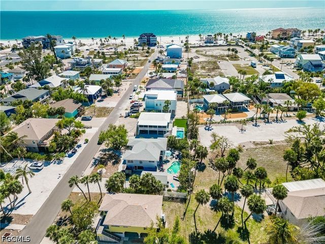 119 Andre Mar DR, Fort Myers Beach, FL 33931