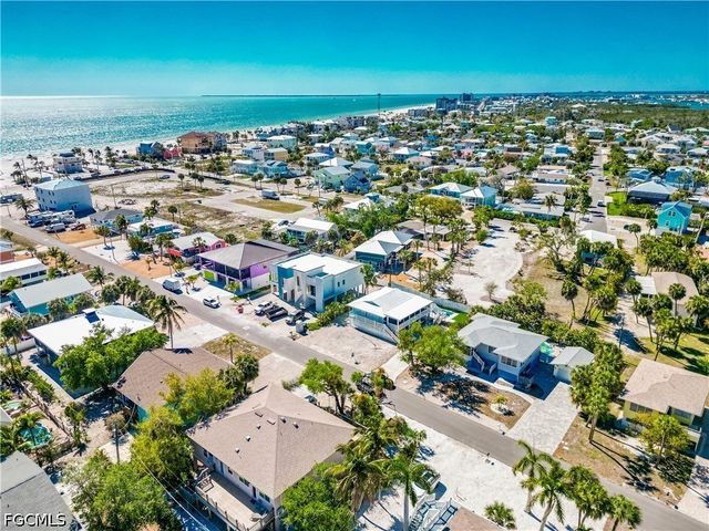 119 Andre Mar DR, Fort Myers Beach, FL 33931