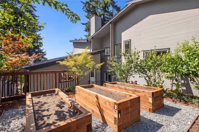 5830 W Mercer Way, Mercer Island, WA 98040
