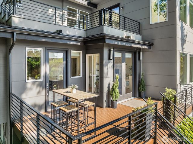 5830 W Mercer Way, Mercer Island, WA 98040