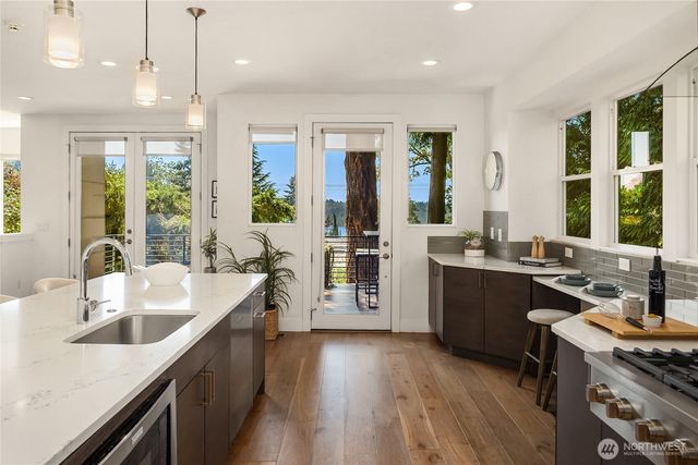 5830 W Mercer Way, Mercer Island, WA 98040