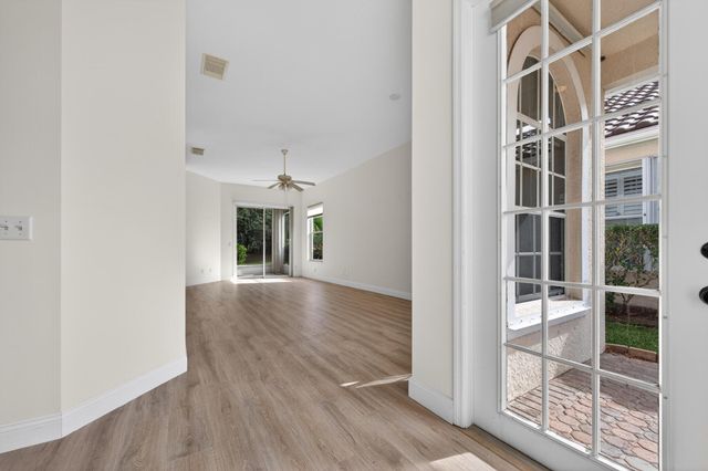 568 SW New Castle Cove, Port St. Lucie, Port St Lucie, FL 34986