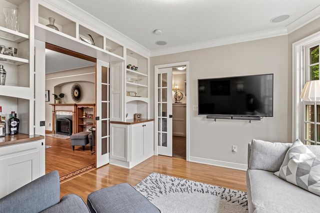 1843 Highland Parkway, Saint Paul, MN 55116