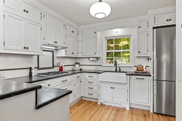 1843 Highland Parkway, Saint Paul, MN 55116