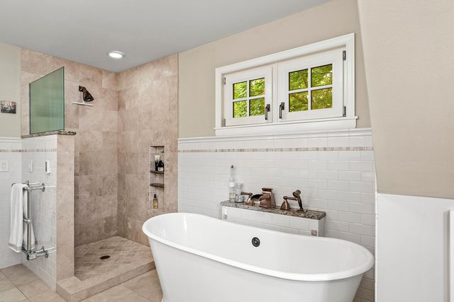 1843 Highland Parkway, Saint Paul, MN 55116