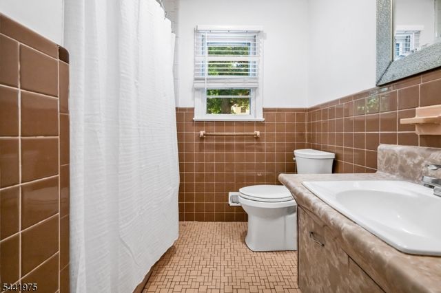 101 Pinecrest Ter, Wayne Twp., NJ 07470