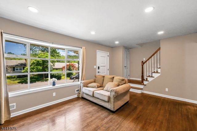 101 Pinecrest Ter, Wayne Twp., NJ 07470