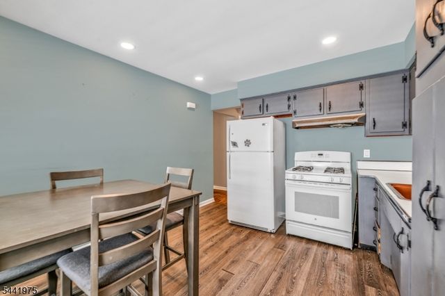 101 Pinecrest Ter, Wayne Twp., NJ 07470