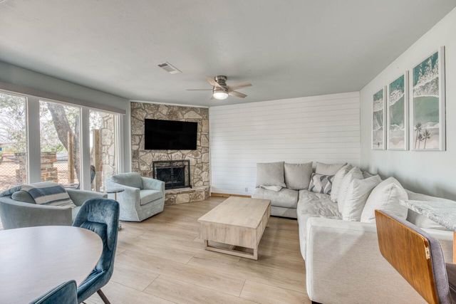 200 Free Rein 10, Horseshoe Bay, TX 78657