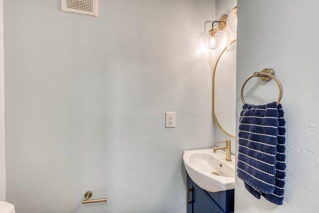 200 Free Rein 10, Horseshoe Bay, TX 78657