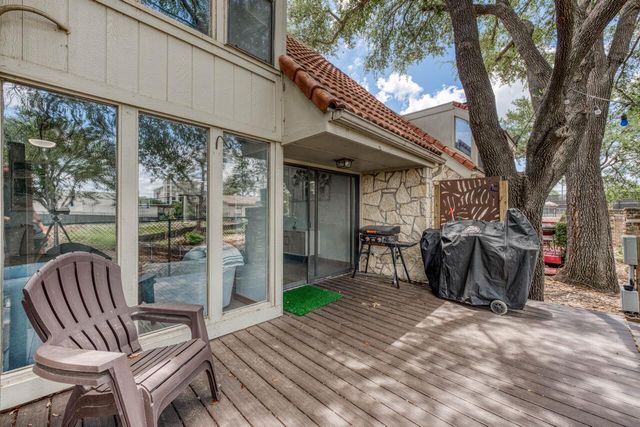 200 Free Rein 10, Horseshoe Bay, TX 78657