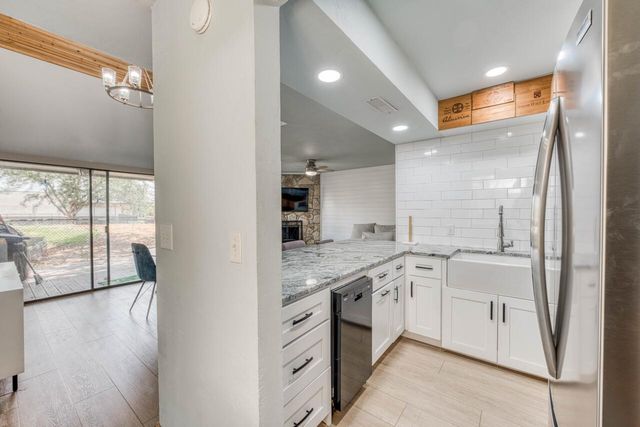 200 Free Rein 10, Horseshoe Bay, TX 78657