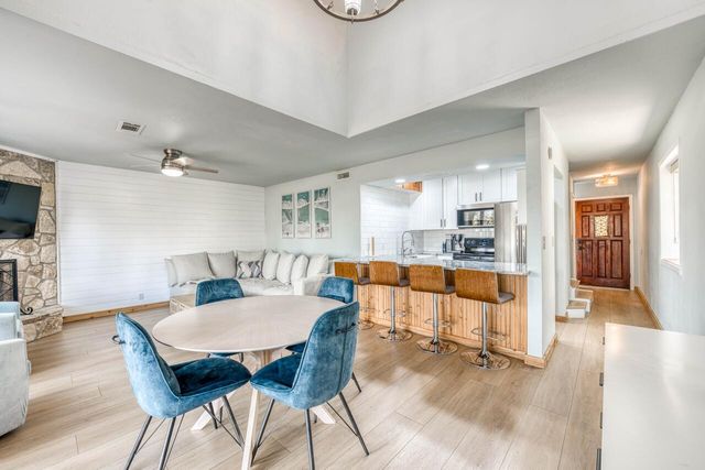 200 Free Rein 10, Horseshoe Bay, TX 78657
