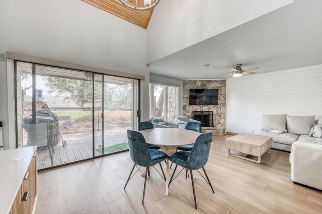 200 Free Rein 10, Horseshoe Bay, TX 78657