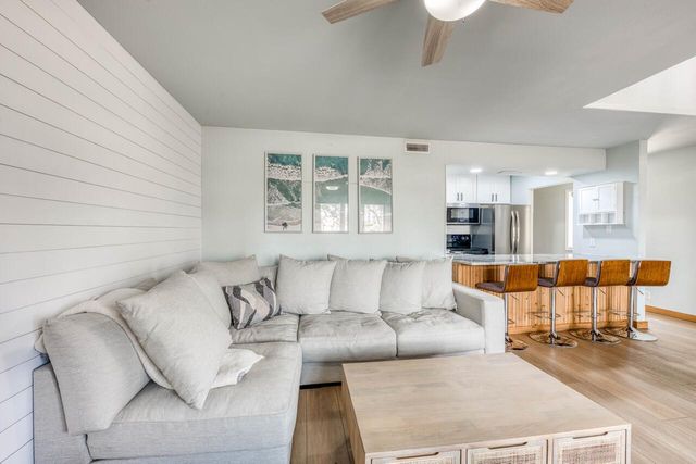 200 Free Rein 10, Horseshoe Bay, TX 78657