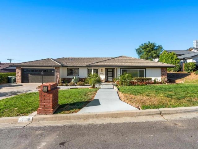 17906 Saint Andrews Dr, Poway, CA 92064