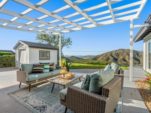 17906 Saint Andrews Dr, Poway, CA 92064