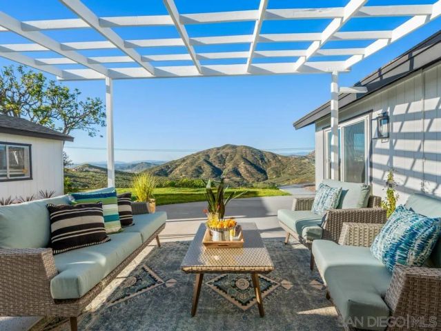 17906 Saint Andrews Dr, Poway, CA 92064