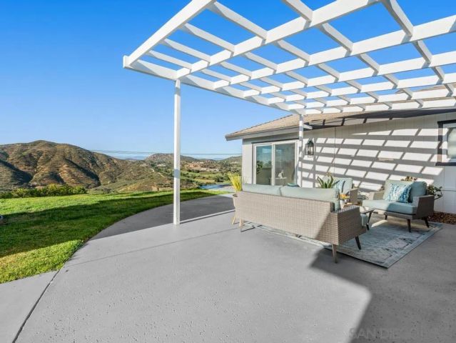 17906 Saint Andrews Dr, Poway, CA 92064