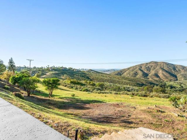 17906 Saint Andrews Dr, Poway, CA 92064